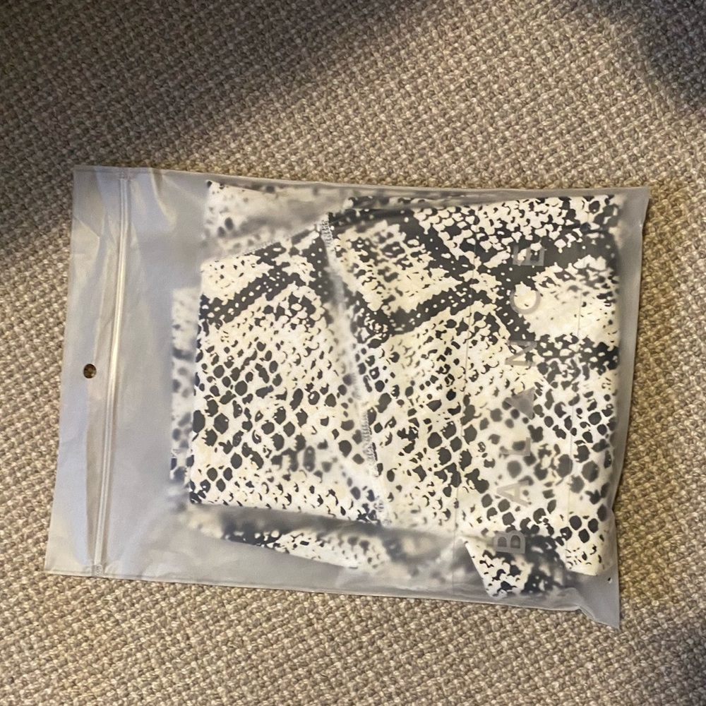SOLD NWT Balance Athletica Ascend Pant - Python - Picture 5 of 6